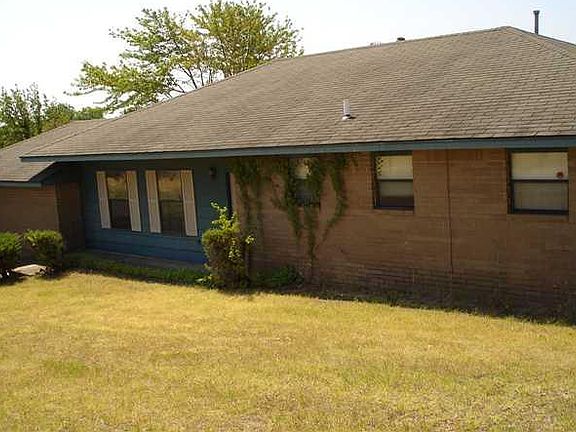 2nd image of 601 S Seminole Dr