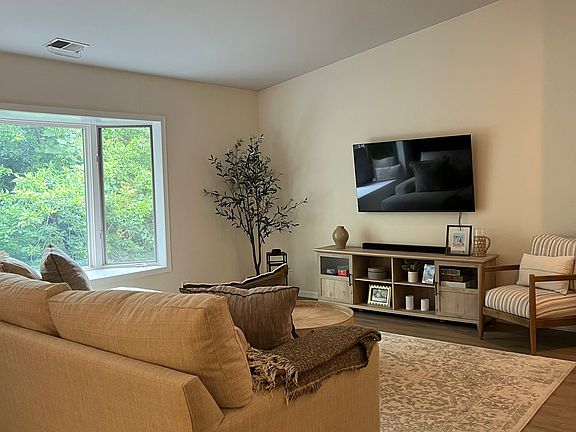5th image of 1507 N Milwaukee Ave APT 7D