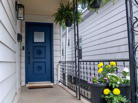 3rd image of 3212 Grace Ave