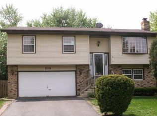 104 Quail Run, Lake In The Hills, IL 60156