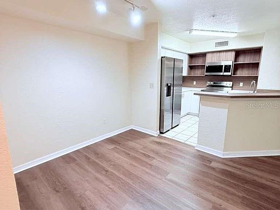 5th image of 832 Camargo Way Unit 105