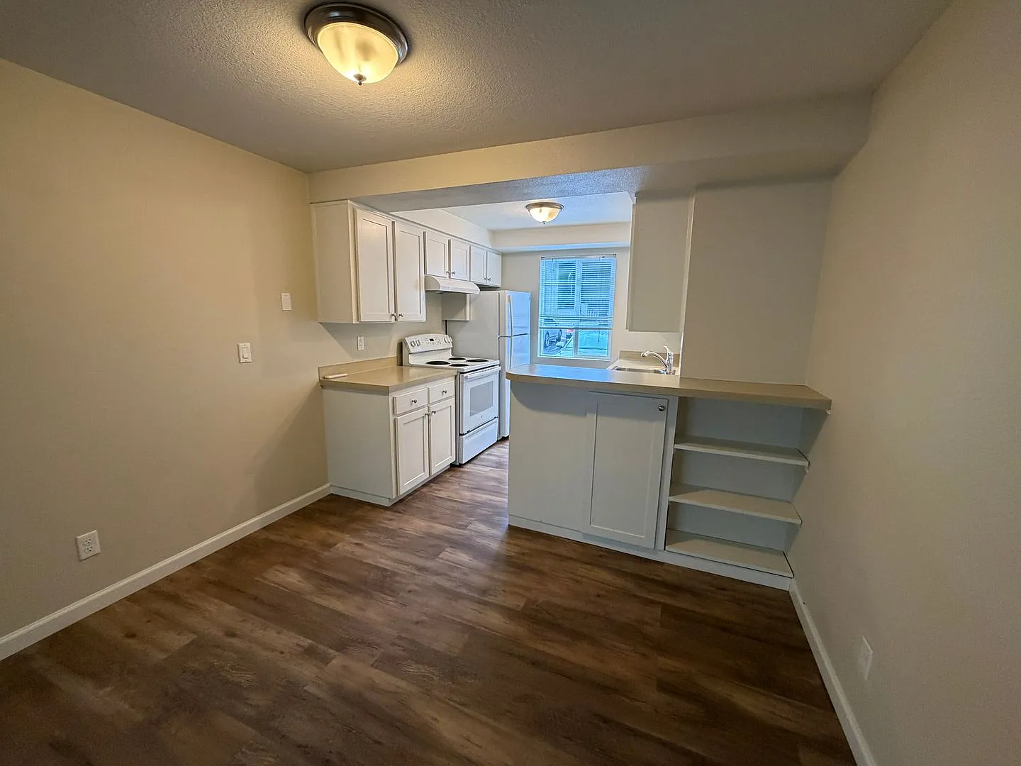 218 - Pioneer Apartments — Photo 2