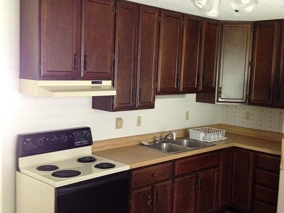 3rd image of 1402 Marilyn Dr