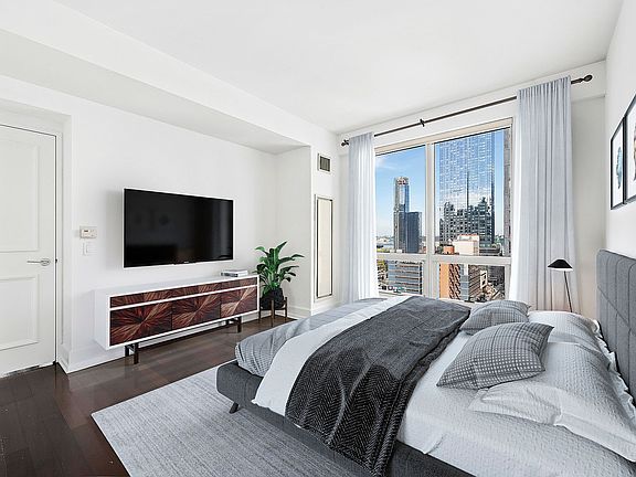 5th image of 350 W 42nd St APT 16L