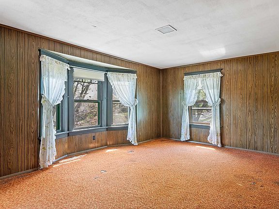 5th image of 2204 Iowa St