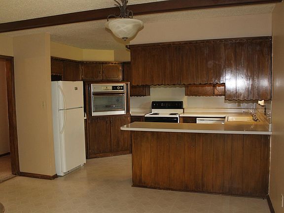 3rd image of 418 Rosewood Dr