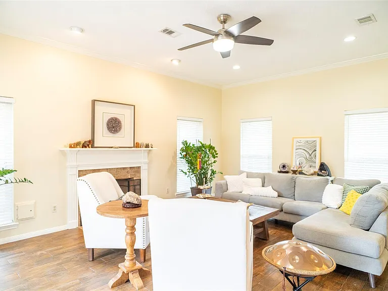 18310 Spellbrook Dr — Photo 32