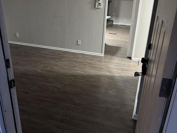 3rd image of 3843 Ark Ave