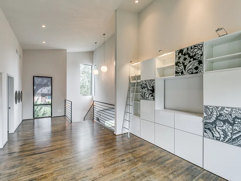 919 Knott Pl — Photo 8