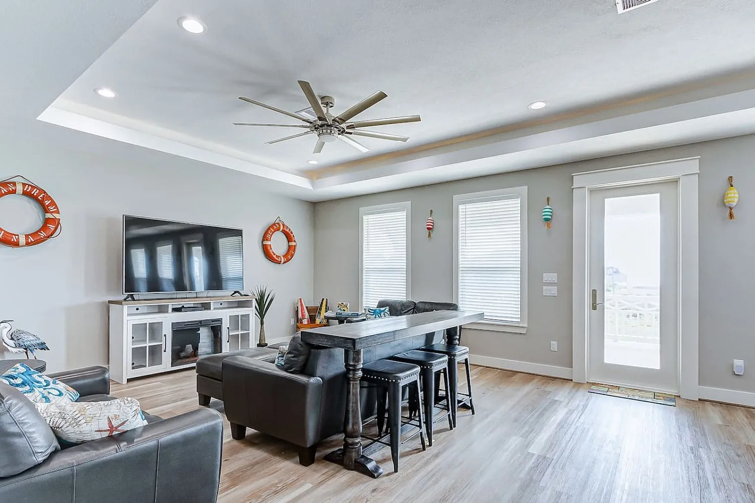 4 bed, 2.0 bath, $9,563 — Photo 4