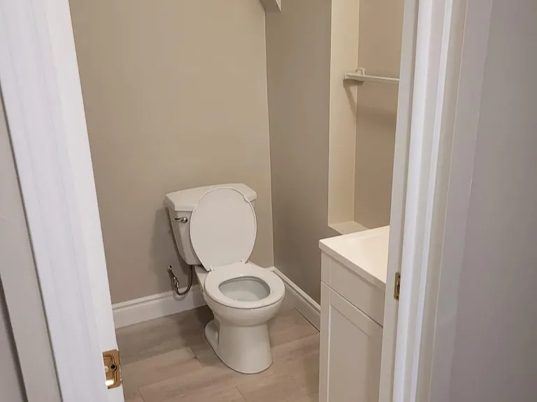 17 Renny Cres #BASEMENT — Photo 10