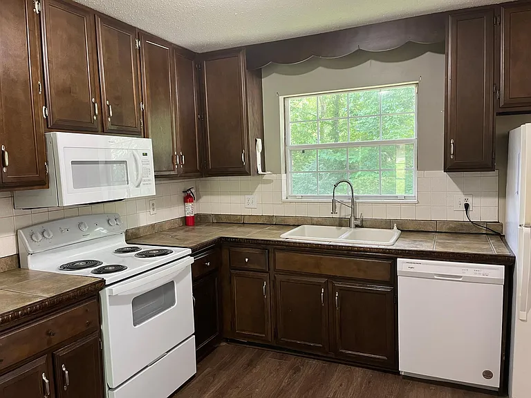 1806 E Mansfield Dr — Photo 11