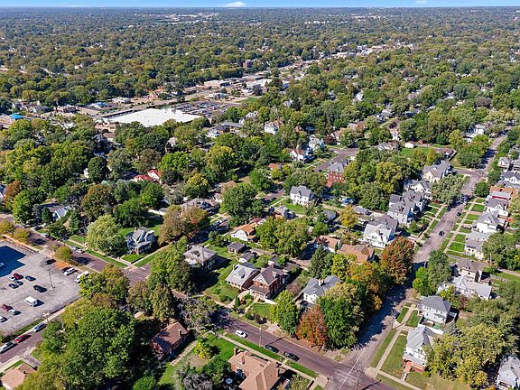 3rd image of 413-415 E Illinois Ave