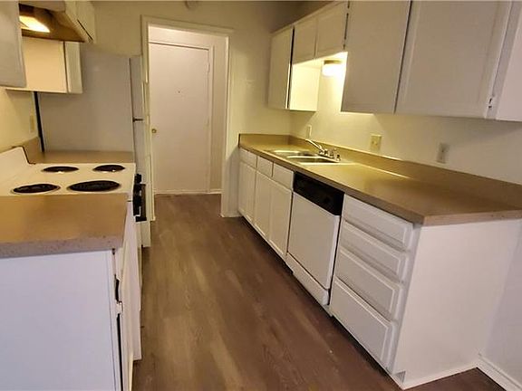 3rd image of 3619 Hulen Park Cir