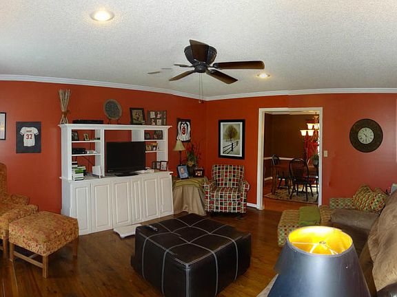 2nd image of 1004 Creekwood Dr