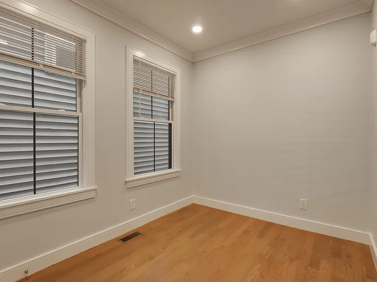 134 Chelsea St #1 — Photo 13
