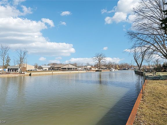 4th image of 35659 W Island Dr