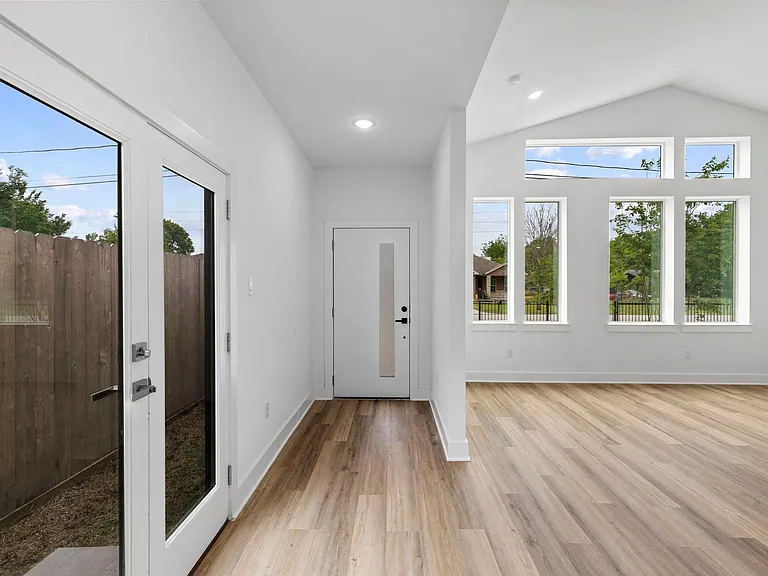 8109 Hamlet St #B — Photo 3