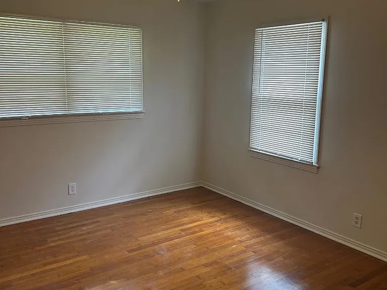 4806 Kendall Ave — Photo 10