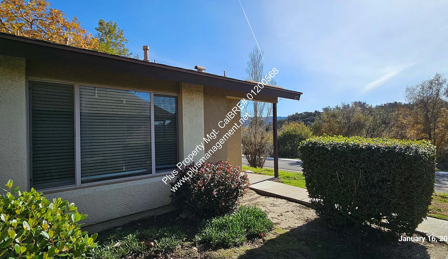 Orcutt Bluff's Single Story Condo with Detached One Car Garage — Photo 2