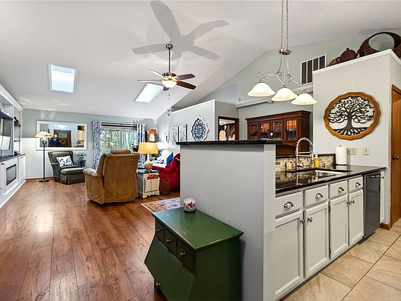 4th image of 19 Shaker Run Rd #A