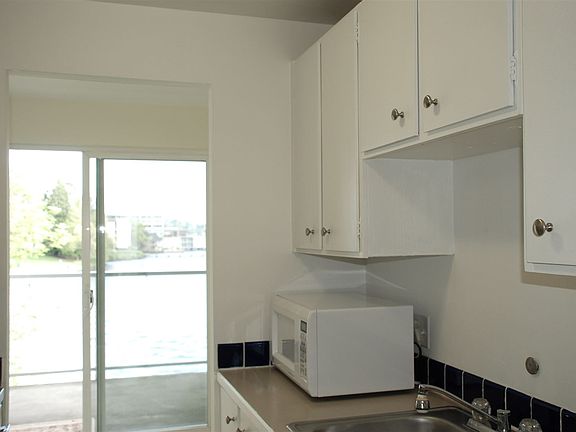 4th image of 1800 43rd Ave E APT 201