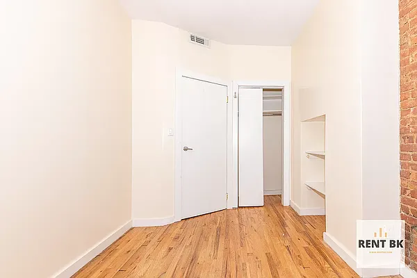 Rented by RENTBK LLC | media 16