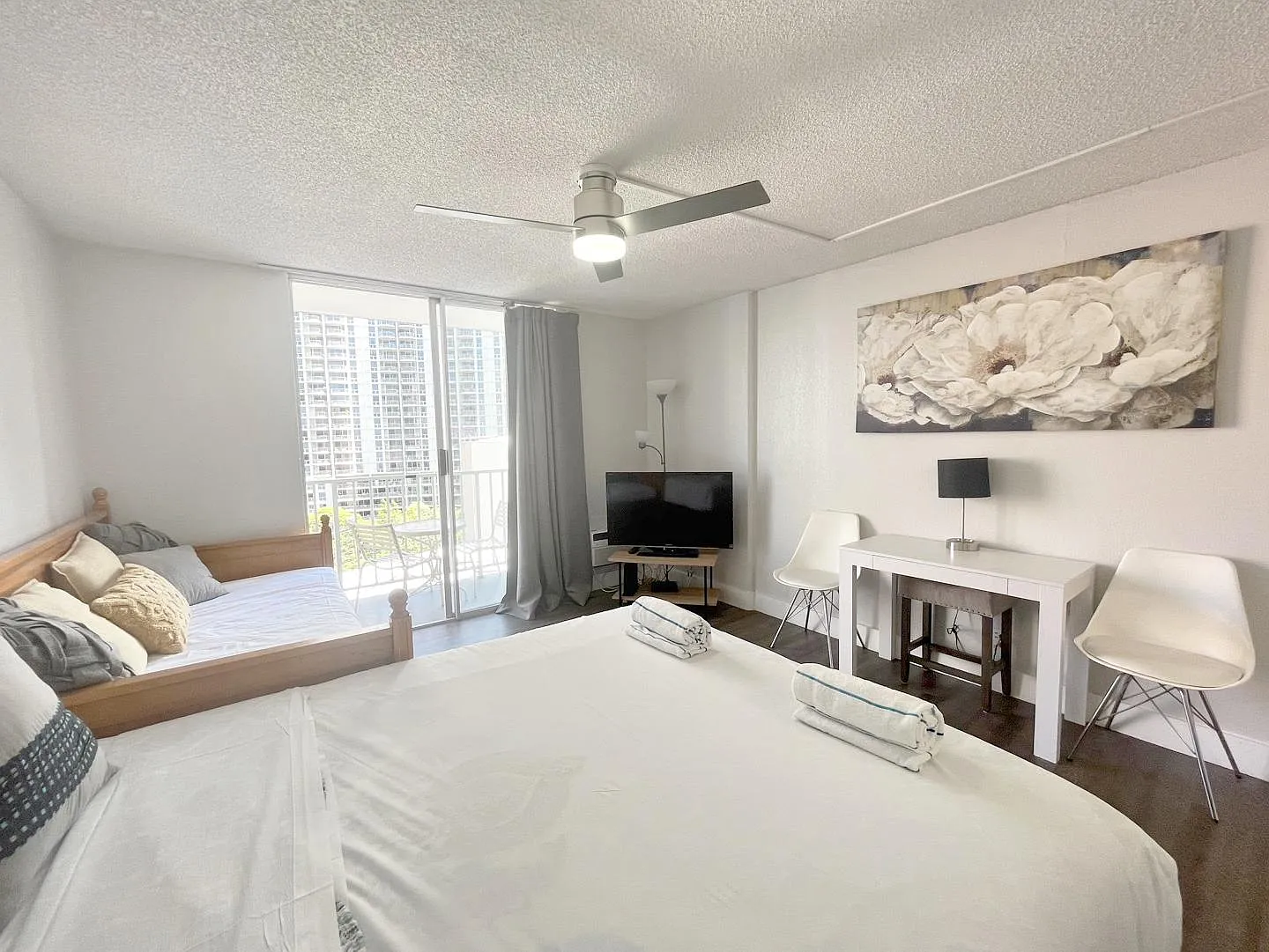 Studio, 320 sqft, $1,850 — Photo 2