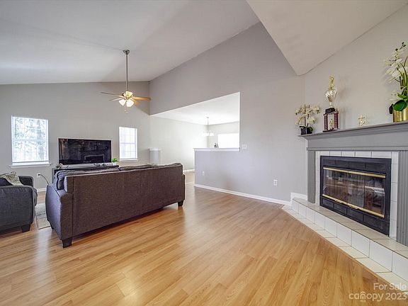 3rd image of 5910 Loch Arbor Ln