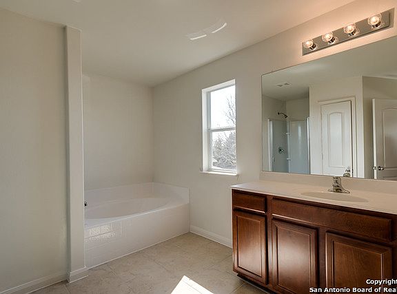 5th image of 6139 Pleasant Lk