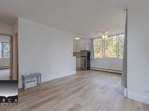 4th image of 1785 Esquimalt Ave #701