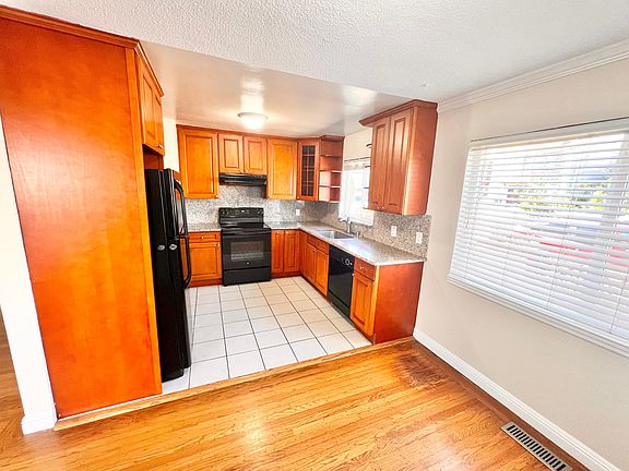 2nd image of 138 San Benito Ave APT 1