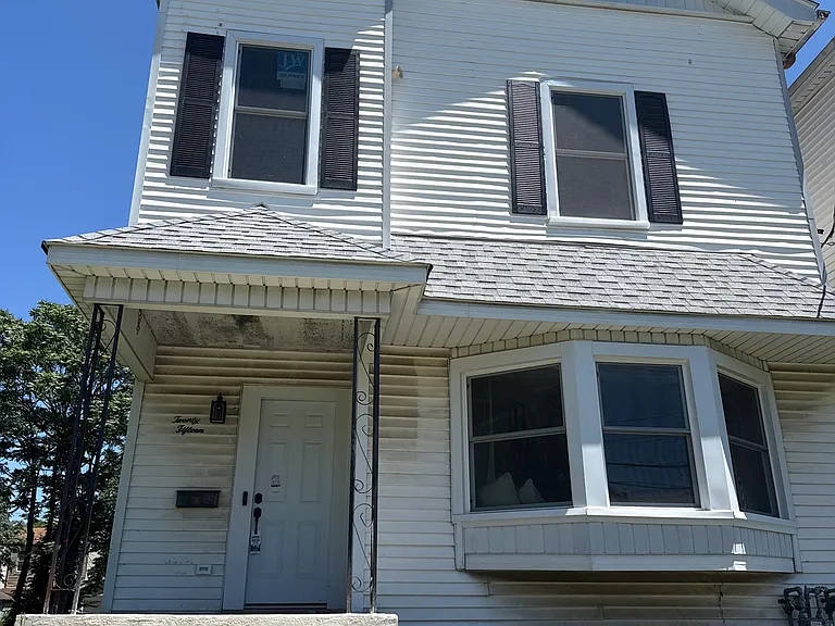 2015 Bank St #1F — Photo 8