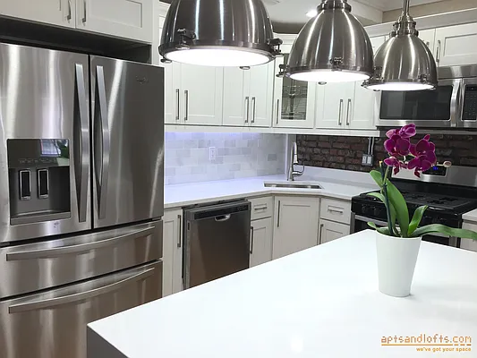 Rented by aptsandlofts.com | media 12