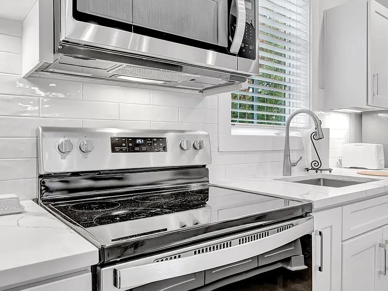 1110 Lillian St #B — Photo 17