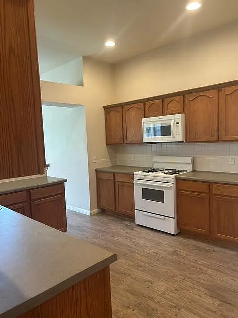 4 bed, 2.0 bath, 1899 sqft, $1,795 — Photo 4