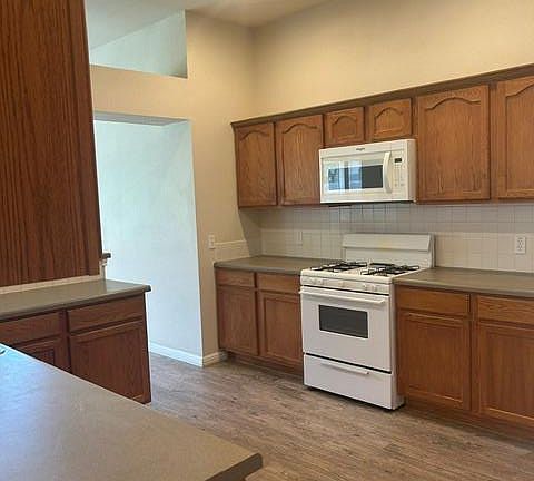 4th image of 108 Pond Way