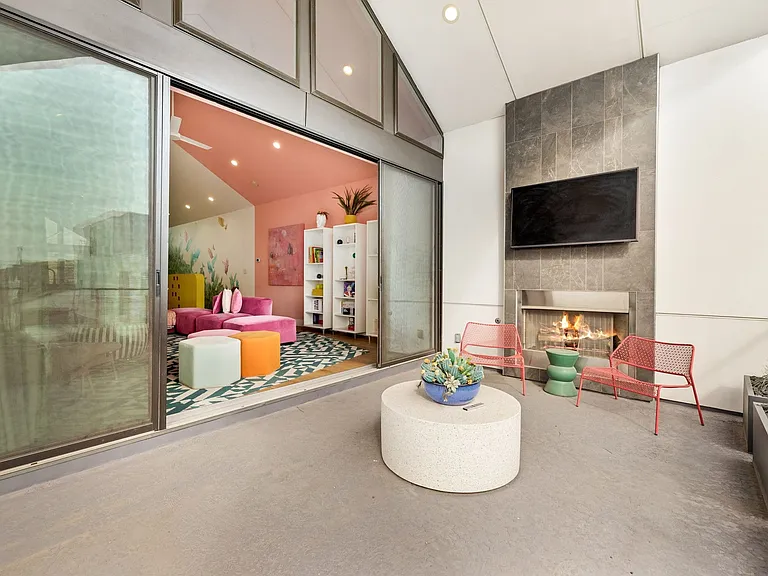 4402 Capitol Ave — Photo 15
