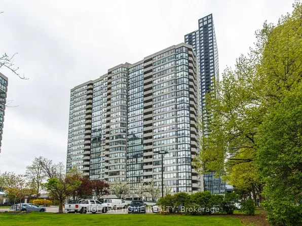 330 Rathburn Rd W #306, Mississauga, ON L5B 3Y1