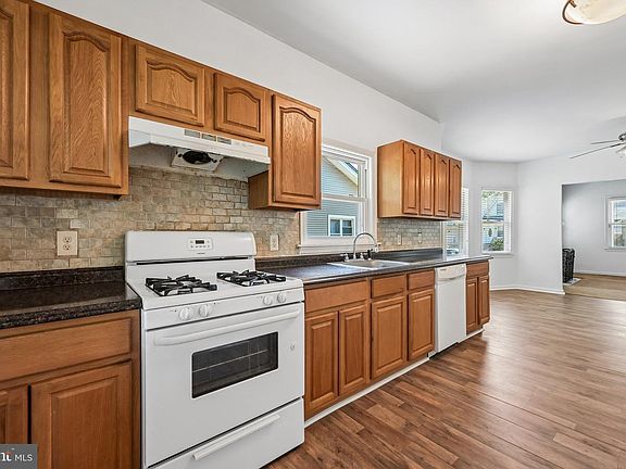 3rd image of 311 Hazel Ave