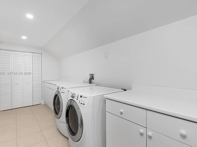 808 Brickell Key Dr #3901 — Photo 40