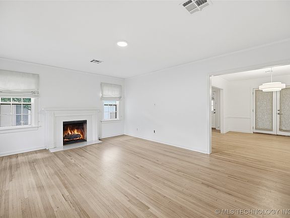 2nd image of 2537 E 18th St