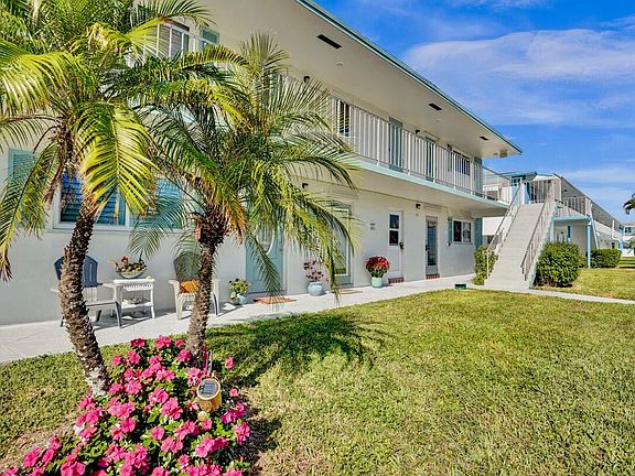 2nd image of 1117 Lake Terrace #112