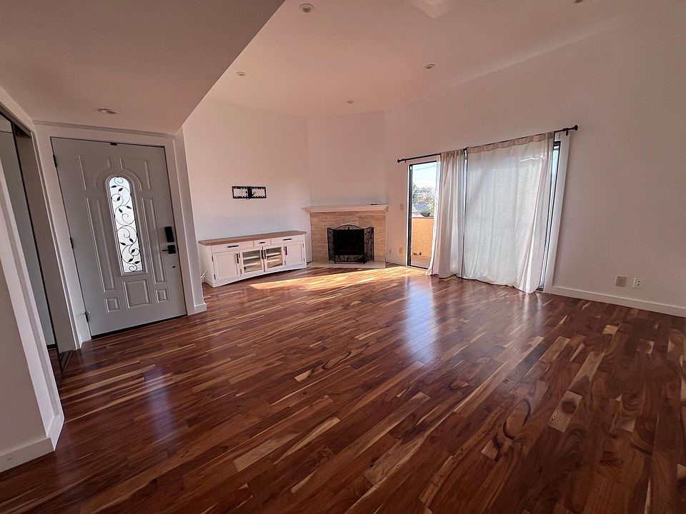Living Room with Fireplace and TV Wallmount