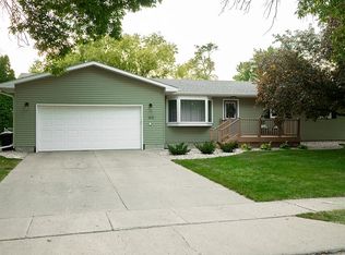 1613 Cedar Dr, Aberdeen, SD 57401