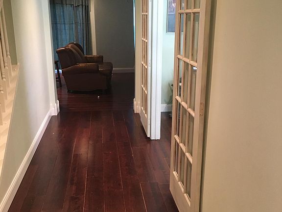 3rd image of 320 Waterbury Cir