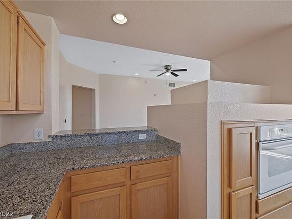 5th image of 63 E Agate Ave Unit 505