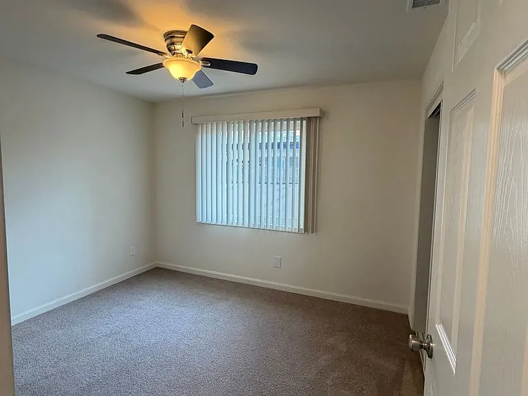 4539 Clairemont Dr — Photo 13