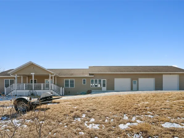 7127 Hammer Rd, Wadena, IA 52169