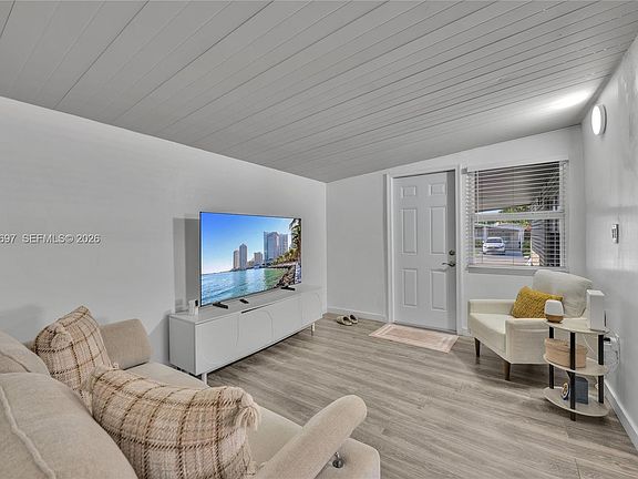 5th image of 2148 SW 52nd St